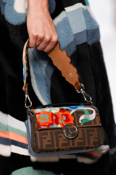 Look 48